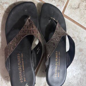 Donald J Pliner Brown Crocodile Leather Wedge Sandals – Size 8.5